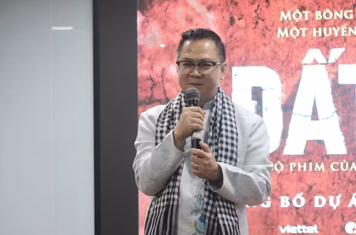 Đại diện nhà sản xuất phim Đất Đỏ thừa nhận làm phim lịch sử rất áp lực - Ảnh: LAN HƯƠNG