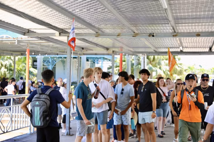 Cảng tàu khách quốc tế Tuần Châu cũng đón lượng lớn du khách trong và ngoài nước trong kỳ nghỉ lễ.