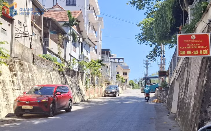 Tuyến đường ở Tổ 4, do Chi hội CCB Khu phố Bãi Cháy 4 đứng ra quản lý đảm bảo sáng, xanh, sạch, đẹp và an toàn.