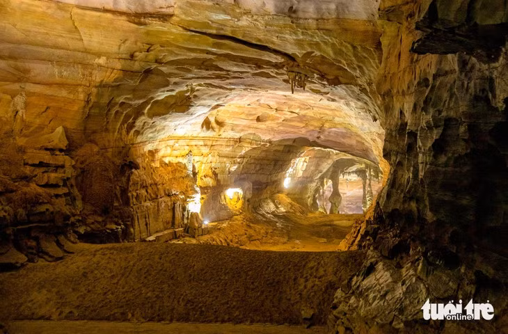 Khung cảnh kỳ ảo trong động Phong Nha - Ảnh: THANH NGUYÊN