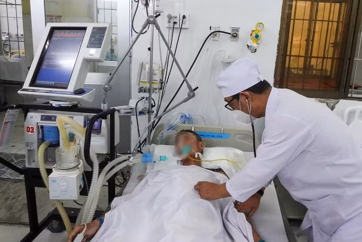 Các bệnh nhân đang được theo dõi tích cực tại Bệnh viện Đa khoa tỉnh Cà Mau - Ảnh: THANH HUYỀN