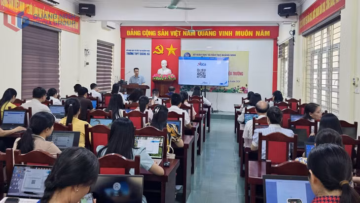 Trường THPT Quảng Hà tổ chức tập huấn cho đội ngũ cán bộ, giáo viên về thực hiện chuyển đổi số, ứng dụng công nghệ thông tin, trí tuệ nhân tạo trong dạy học và quản lý nhà trường.&nbsp;