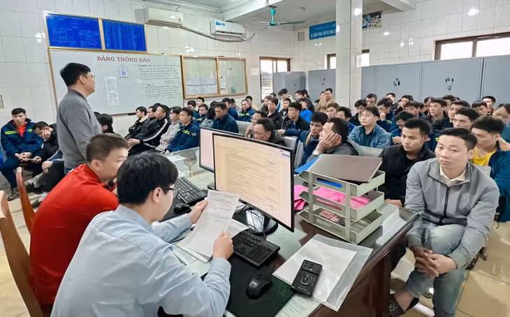 Công ty Than Thống Nhất - TKV huấn luyện an toàn lao động tại phân xưởng.