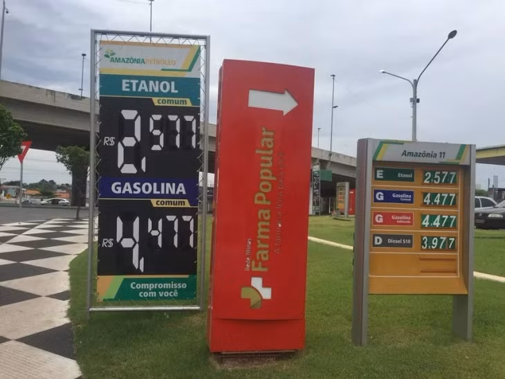 Xăng trộn cồn sinh học tại Brazil được phổ biến từ nhiều năm trước. Ảnh: Reuters.