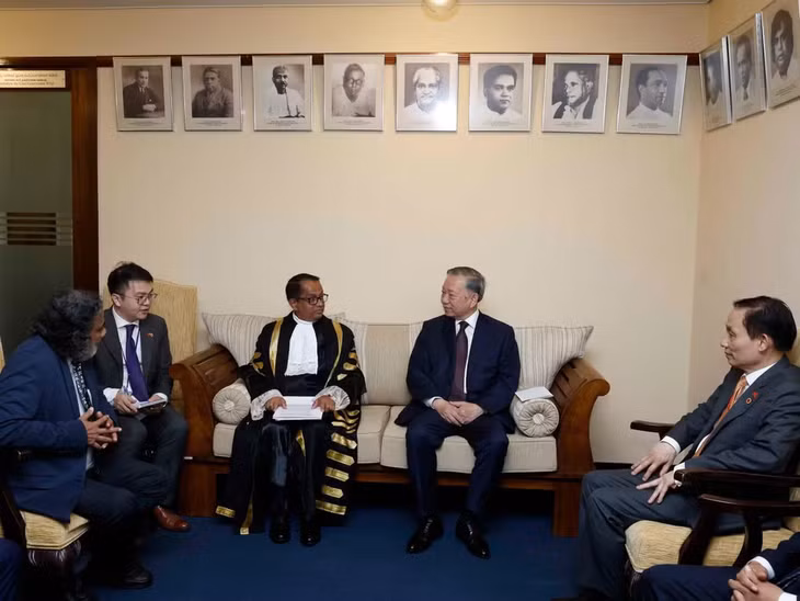 Tổng Bí thư, Chủ tịch nước Tô Lâm gặp Chủ tịch Quốc hội Sri Lanka Jagath Wickramaratne. (Ảnh: Thống Nhất-TTXVN)