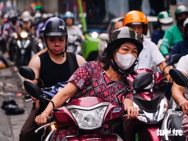 Hà Nội chưa cấm xe máy xăng cá nhân vào vùng phát thải thấp từ 1-7 - Ảnh: PHẠM TUẤN