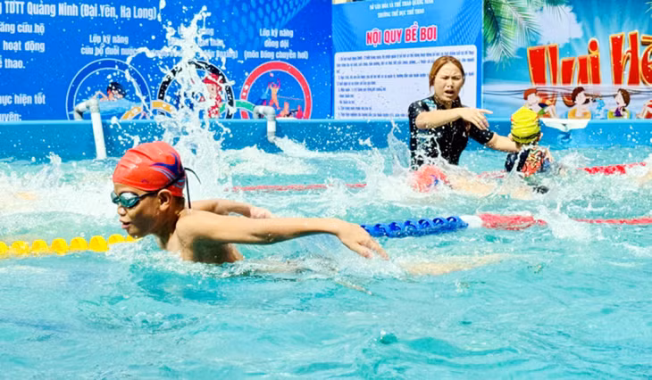 Các lớp tập huấn bơi an toàn, kỹ năng cứu đuối và sơ cấp cứu ban đầu rất bổ ích, cần thiết với các địa phương dịp hè. (Ảnh minh họa)