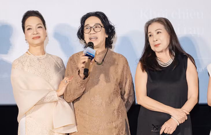 NSƯT Thành Lộc "nên duyên vợ chồng" với NSND Lê Khanh trong Một thời ta đã yêu - Ảnh: ĐPCC
