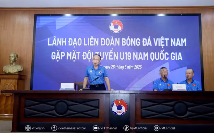Tổng Thư kí Nguyễn Văn Phú phát biểu. Ảnh: VFF