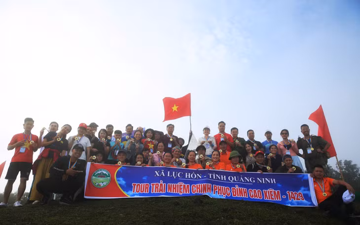 Kết thúc hành trình chinh phục đỉnh Cao Xiêm luôn là những trải nghiệm đáng nhớ với du khách. Thời gian tới, xã Lục Hồn sẽ phối hợp với các đơn vị lữ hành tổ chức tour định kỳ 1 tuần/lần, nhằm đa dạng hóa sản phẩm du lịch trải nghiệm, thu hút du khách và tạo động lực phát triển du lịch cộng đồng tại địa phương.