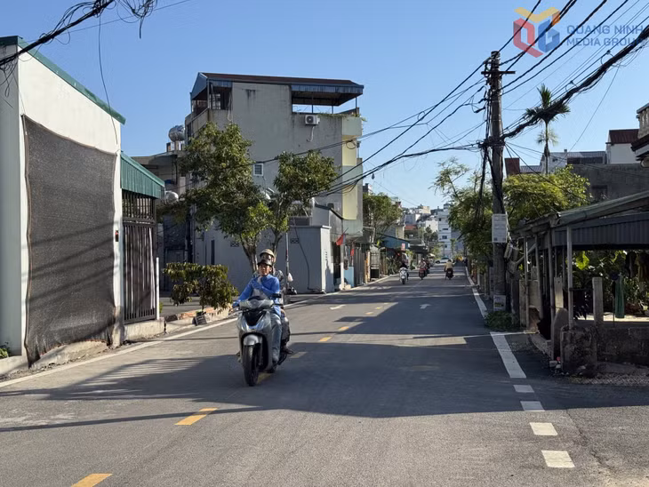 Tuyến đường Nguyễn Đình Chiểu, tổ 12, khu phố Hà Khánh 2 (phường Cao Xanh) được nâng cấp, tạo thuận lợi cho người dân đi lại.