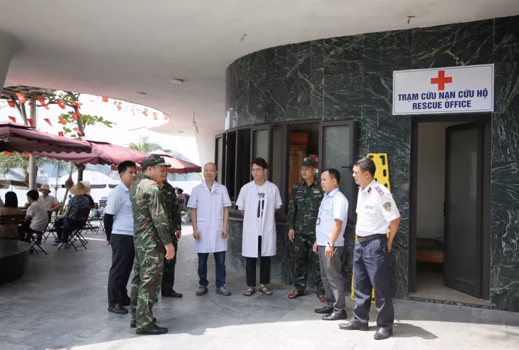 Công tác kiểm tra thường trực tại trạm cứu nạn cứu hộ trên đảo Titop.