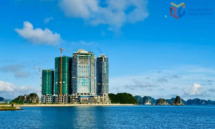 Dự án Crystal Holidays Harbour Vân Đồn đang được triển khai, tạo nên điểm nhấn cho hạ tầng dịch vụ, du lịch ở đặc khu Vân Đồn. Ảnh: Mạnh Trường