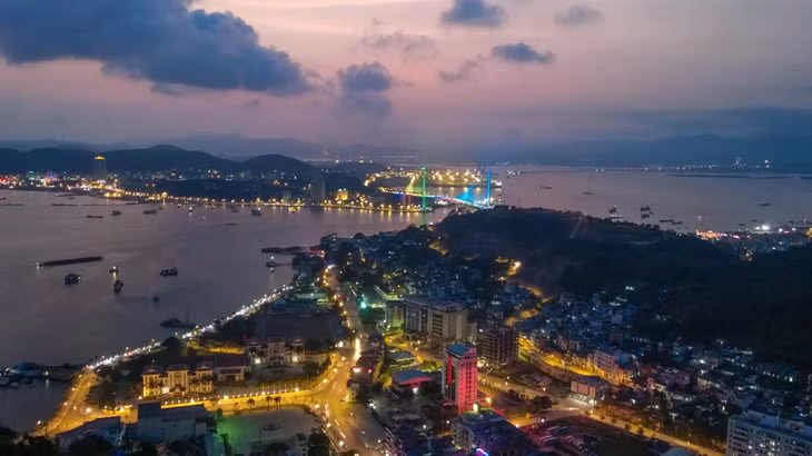 Tour Vịnh Hạ Long 2 ngày 1 đêm: Lịch trình, giá tốt, trải nghiệm cùng Phê Travel ảnh 5