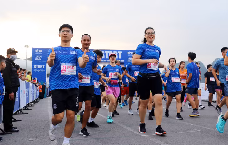 Hơn 5000 vđv tham gia Giải Marathon Quốc tế Di sản Vịnh Hạ Long 2022.