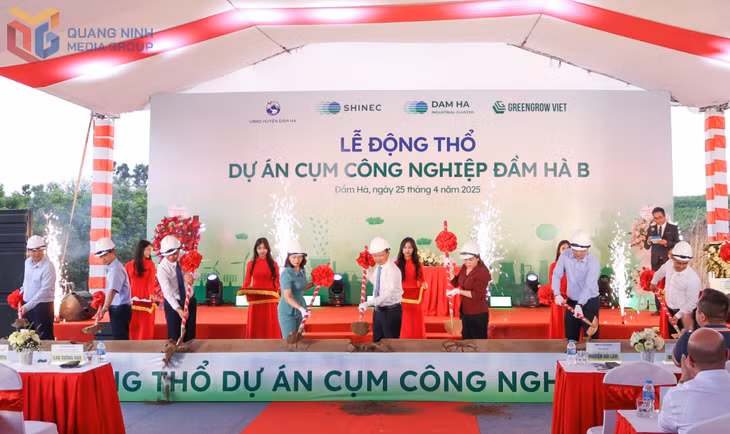 Lãnh đạo tỉnh, huyện Đầm Hà thực hiện nghi thức động thổ dự án Cụm công nghiệp Đầm Hà B, tháng 4/2025.