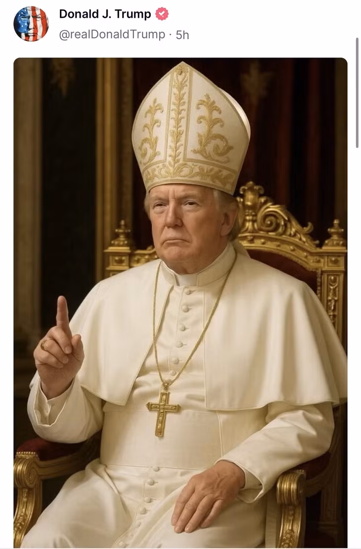 Ông Trump đăng ảnh chế bản thân mặc trang phục Giáo hoàng