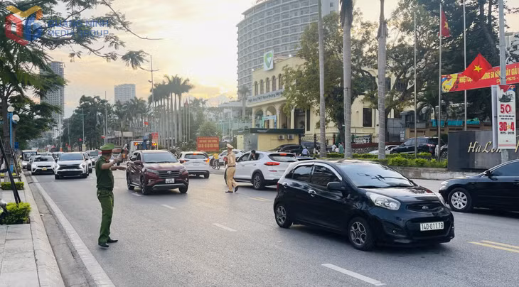 Những ngày nghỉ lễ, mật độ phương tiện đông, tốc độ lưu thông tại nhiều tuyến đường giảm xuống, nhưng toàn tỉnh không xảy ra ùn tắc giao thông.