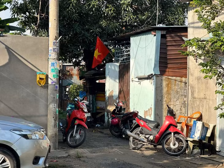Hiện trường vụ án mạng nghiêm trọng nghi đâm chết người rồi tự sát đã xảy ra trên đường Phạm Văn Sáng, xã Vĩnh Lộc A, huyện Bình Chánh (TPHCM). Ảnh: Minh Tâm