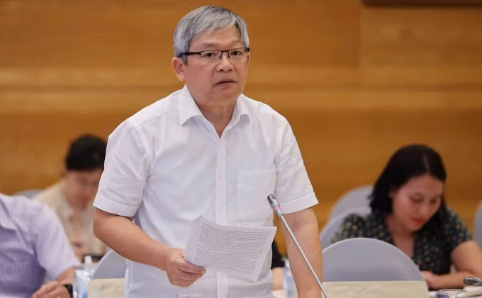 Thiếu tướng Hoàng Anh Tuyên trả lời tại họp báo Chính phủ, chiều 6/5. Ảnh: Nguyên Phong