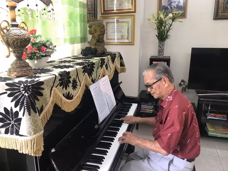 Nhạc sỹ Trần Viết Bính hiện đang sinh sống tại Đồng Nai. (Ảnh: FBNV)