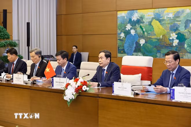 Chủ tịch Quốc hội Trần Thanh Mẫn và thành viên đoàn Việt Nam tại cuộc hội kiến Thủ tướng Thái Lan Paetongtarn Shinawatra. (Ảnh: Doãn Tấn/TTXVN)