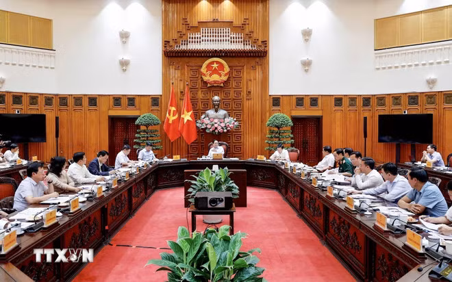 Thủ tướng Phạm Minh Chính chủ trì họp Thường trực Chính phủ về Dự thảo nghị quyết phát triển kinh tế tư nhân. (Ảnh: Dương Giang/TTXVN)