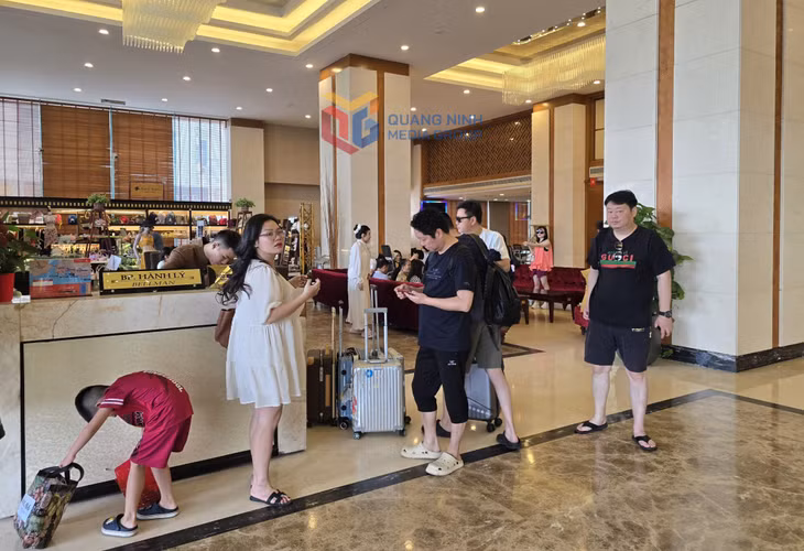 Lượng khách nước ngoài tăng mạnh trong dịp lễ, nhưng các cơ sở lưu trú vẫn đảm bảo chất lượng phục vụ tốt nhất.