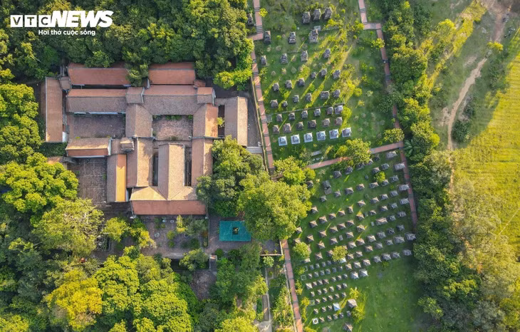 Chùa Bổ Đà tọa lạc trên vùng đất linh thiêng thuộc dãy núi Bổ Đà (xã Tiên Sơn, thị xã Việt Yên, tỉnh Bắc Giang), là danh lam cổ tự nổi tiếng của vùng Kinh Bắc xưa. Tương truyền, chùa Bổ Đà có từ thời Lý, được tu bổ, tôn tạo và mở rộng vào thời vua Lê Dụ Tông ‎(1720-1729), gồm các đơn nguyên kiến trúc chính như chùa Tứ Ân, am Tam Đức, chùa Cao, vườn Tháp, ao Miếu.