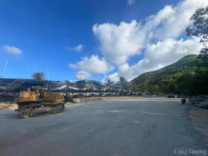 Xã Phổ Khánh đã hoàn thành nâng cấp, xây dựng đường giao thông nhằm đảm bảo thuận tiện cho các lãnh đạo Đảng, Nhà nước, người dân đến tiễn đưa nguyên Chủ tịch nước Trần Đức Lương.