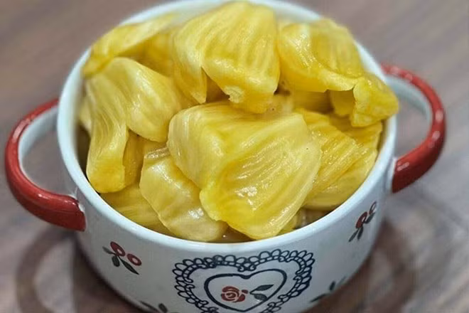 Vào mùa hè, khi nhiệt độ tăng cao và cơ thể dễ mất nước sẽ khiến hệ tiêu hóa hoạt động chậm chạp, kém hiệu quả hơn.