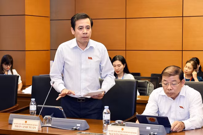 Đại biểu Quốc hội Thành phố Hồ Chí Minh Trần Anh Tuấn phát biểu. (Ảnh: Doãn Tấn/TTXVN)