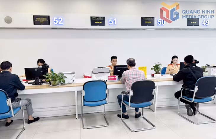 Phòng Cảnh sát giao thông tiếp nhận hồ sơ dự sát hạch tại Trung tâm Phục vụ hành chính công tỉnh.