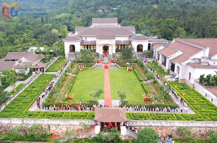 Trung tâm văn hóa Trúc Lâm được xây dựng hài hòa với cảnh quan thiên nhiên, văn hóa của danh sơn Yên Tử, góp phần tôn vinh và lan tỏa giá trị của Yên Tử ra thế giới. Ảnh: Hoàng Quỳnh.