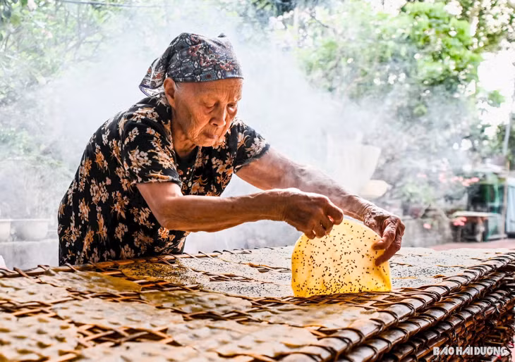 Làng nghề bánh đa truyền thống Thượng Côn, xã Đông Phương, huyện Kiến Thuỵ cũng là điểm đến cho những ai thích tìm hiểu văn hóa, đời sống của con người Hải Phòng