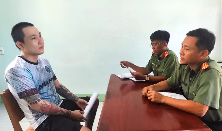 Bị can Huỳnh Hải Dương tại cơ quan điều tra - Ảnh: HOÀNG ĐÔ