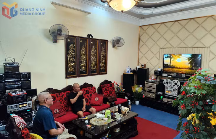 Với những người đam mê âm nhạc cổ, việc được cùng bạn bè thảnh thơi thưởng thức nhạc, trò chuyện là niềm vui lớn.