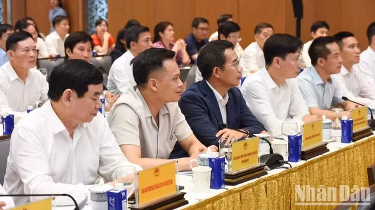 Đại diện lãnh đạo các tập đoàn, tổng công ty, ngân hàng thương mại nhà nước tham dự hội nghị (Ảnh: TRẦN HẢI).