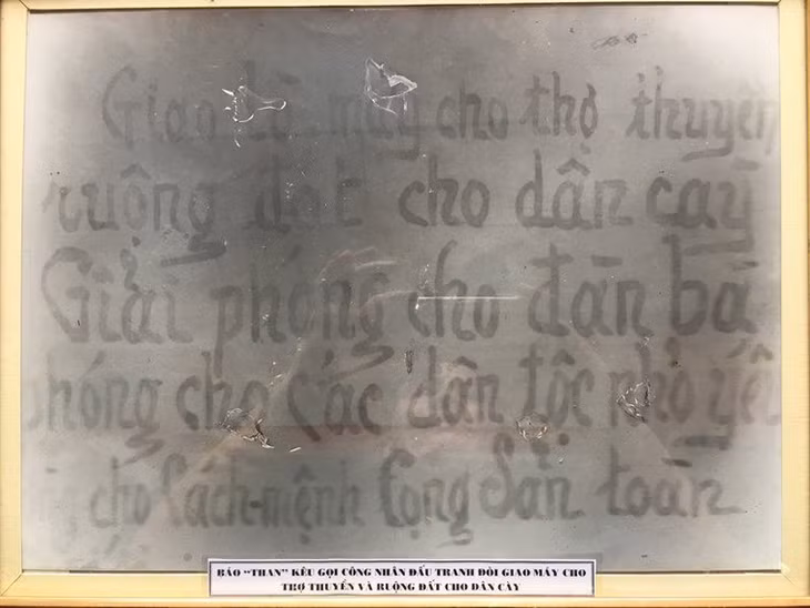 Báo Than kêu gọi công nhân đấu tranh đòi giao lò máy cho thợ thuyền, ruộng đất cho dân cày, giải phóng các dân tộc nhỏ yếu. Ảnh: Bảo tàng tỉnh Quảng Ninh