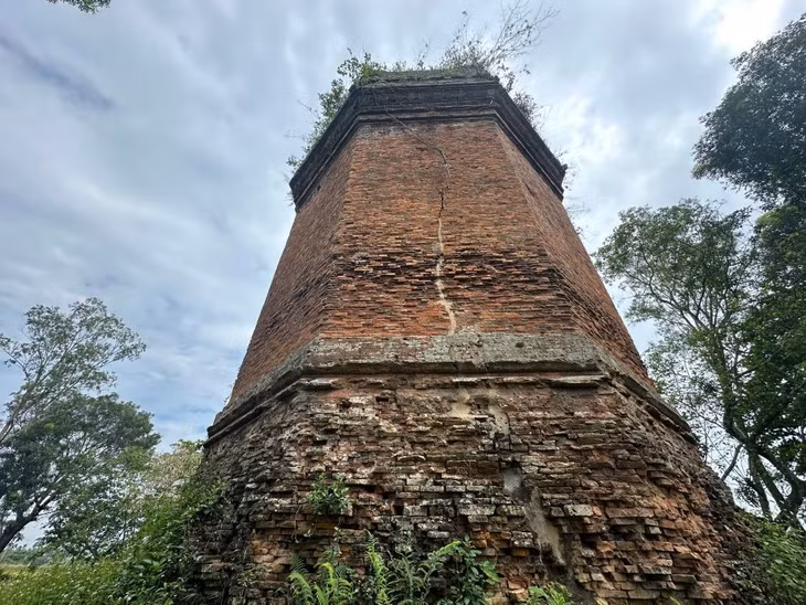 Mới đây, UBND tỉnh Quảng Nam phê duyệt dự án bảo tồn, tu bổ, phục hồi và phát huy giá trị di tích tháp Chăm Bằng An với tổng mức đầu tư hơn 8 tỉ đồng. Ảnh; thanh Ba