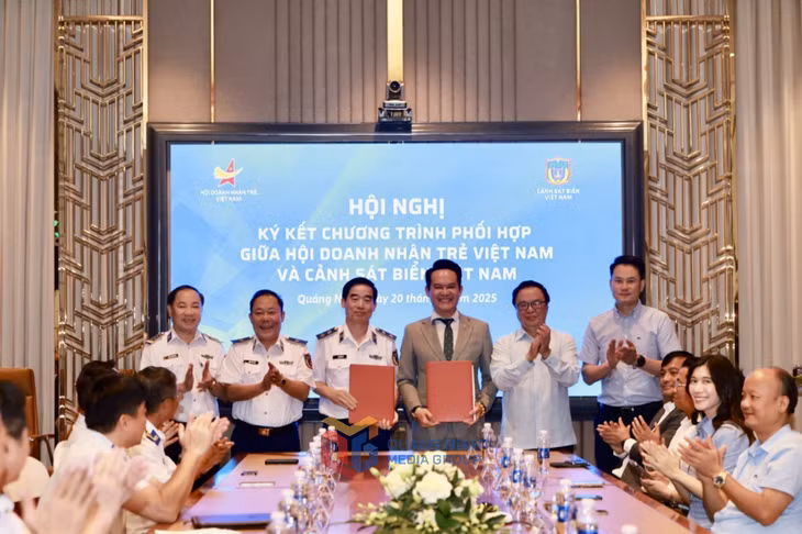 Việc ký kết chương trình phối hợp giữa 2 đơn vị nhằm hướng tới mục tiêu bảo vệ vững chắc chủ quyền biển đảo và hỗ trợ thiết thực cho ngư dân, nhân dân tại các vùng ven biển và hải đảo của Tổ quốc.