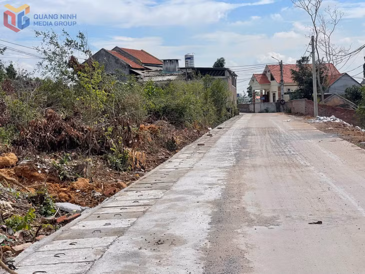 Hiện trạng tuyến rãnh thoát nước khu Khe Nước, phường Cộng Hoà, TX Quảng Yên đã được sửa chữa và nâng cấp. (Ảnh chụp tháng 4/2025)