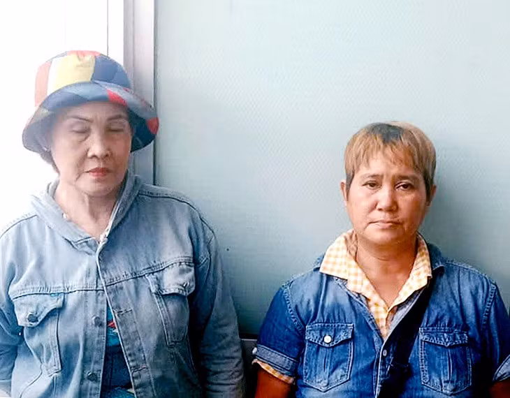 Bà Hoa và bà Lan (lần lượt từ trái sang) bị tạm giữ - Ảnh: PC02 Công an tỉnh Long An