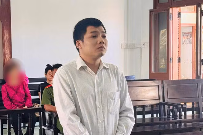 Bị cáo Nguyễn Quốc Tiến tại TAND tỉnh Phú Yên. Ảnh: Thế Minh