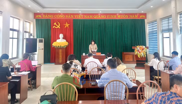 Các đồng chí Ủy viên BTV Thành ủy Hạ Long làm việc với Đảng ủy các phường, xã về việc chuẩn bị tổ chức Đại hội Đảng bộ cấp xã, nhiệm kỳ 2025-2030 sau khi thực hiện sắp xếp các đơn vị hành chính cấp xã. Ảnh: Trung tâm TT-VH TP Hạ Long.