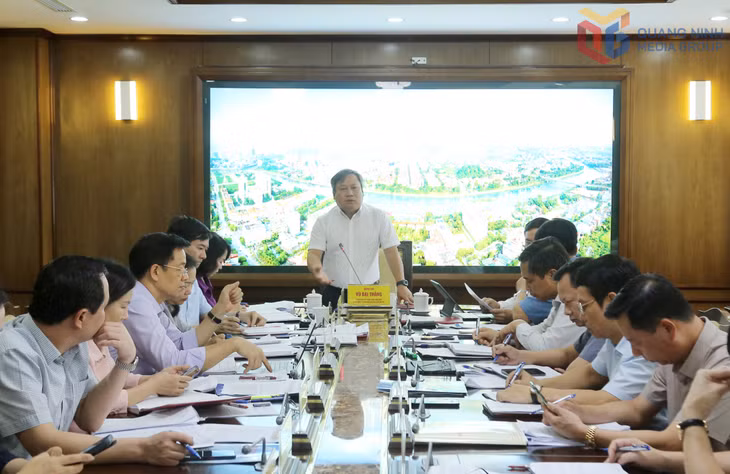 Đồng chí Vũ Đại Thắng, Ủy viên Trung ương Đảng, Bí thư Tỉnh ủy, Trưởng Đoàn ĐBQH tỉnh, kết luận cuộc họp.