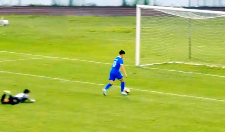 Tình huống Văn Sơn mở tỷ số của Quảng Ninh FC.