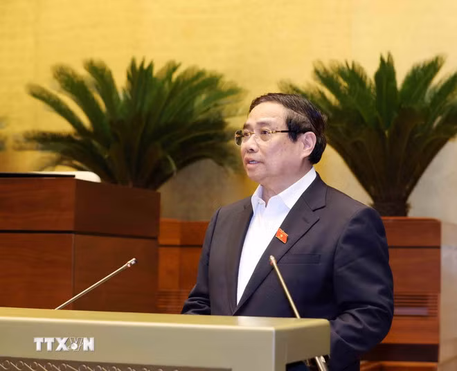 Thủ tướng Phạm Minh Chính trình bày Chuyên đề 1 "Nội dung trọng tâm, cốt lõi của Nghị quyết số 68-NQ/TW, ngày 4/5/2025 của Bộ Chính trị về phát triển kinh tế tư nhân và Kế hoạch hành động thực hiện Nghị quyết." (Ảnh: Phương Hoa/TTXVN)