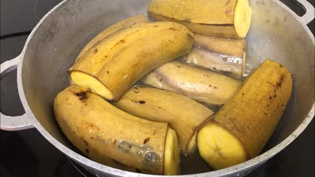 Chuối luộc không làm thay đổi kết cấu và hương vị của chuối.
