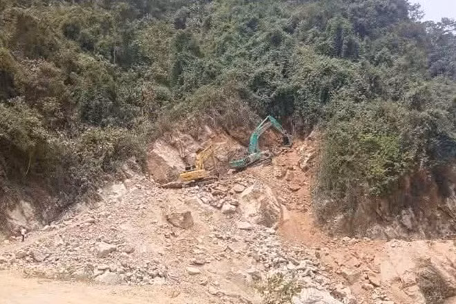 Hiện trường vụ tai nạn khiến 1 công nhân tử vong do đá rơi đè trúng. Ảnh: Văn Đức
